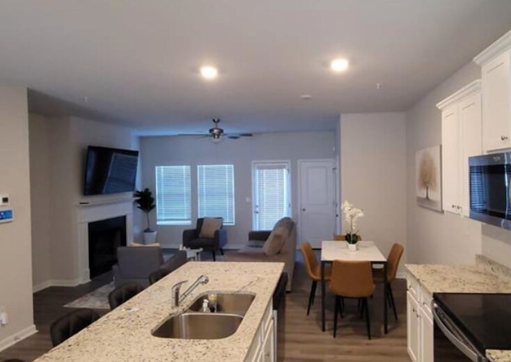 Building Photo - Room in Townhome on Shaffer Ct