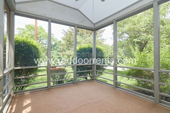 Building Photo - 12854 S Fleetwood Dr