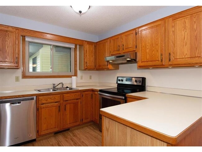 Building Photo - 5505 Orleans Ln N