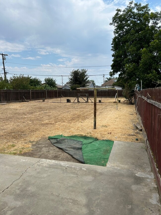 Building Photo - 450 S Santa Clara St