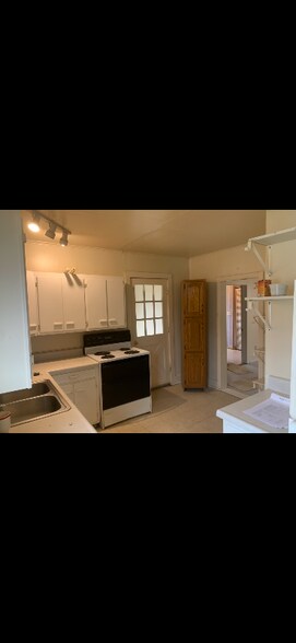Building Photo - 216 W Evers Ave