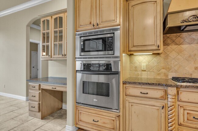 Building Photo - Executive home on double lot in beautiful Enclave at Harvard Ponds.