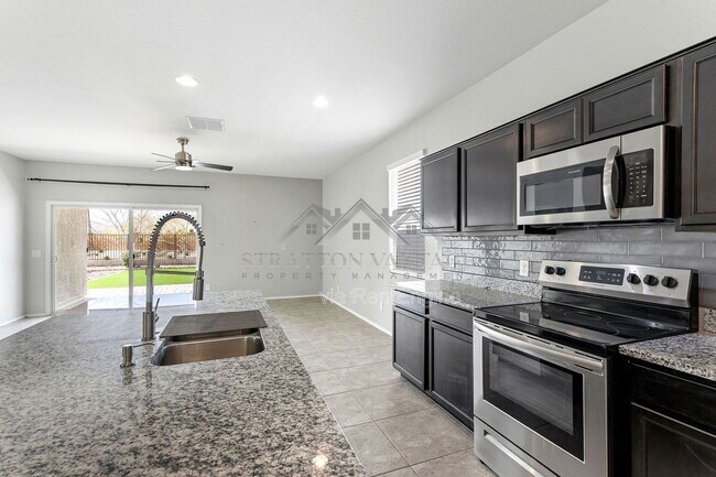 Building Photo - 17878 N Pietra Rd