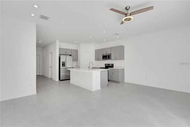 Building Photo - 6313 Willowside St