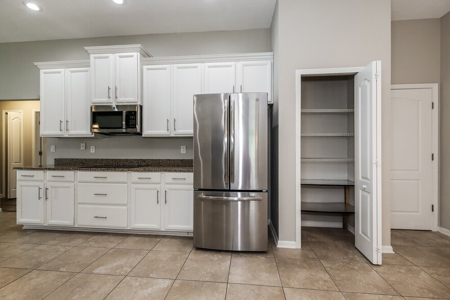 Building Photo - 11025 Snowbrook Ct