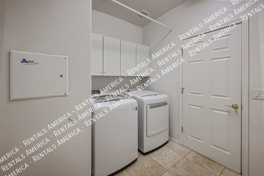 Building Photo - 3117 W Espartero Way