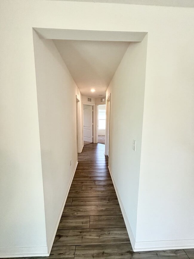 Building Photo - Your Dundee 4Beds/2Baths dream home – conv...