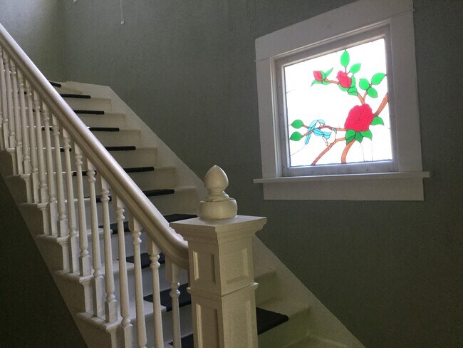 Building Photo - Spacious Home in the Slant Street Neighborhood