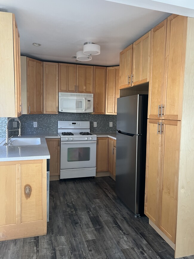 kitchen - 17321 Martha St