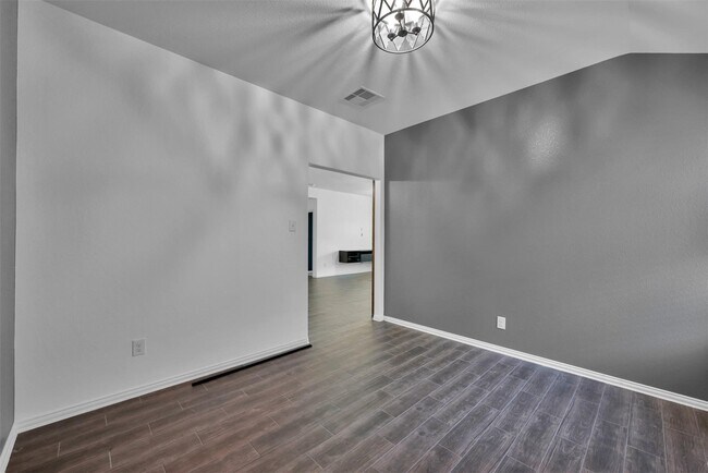 Building Photo - 16034 Dehay Ln