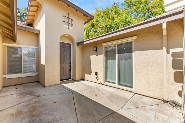 Building Photo - 10000 Shana Way