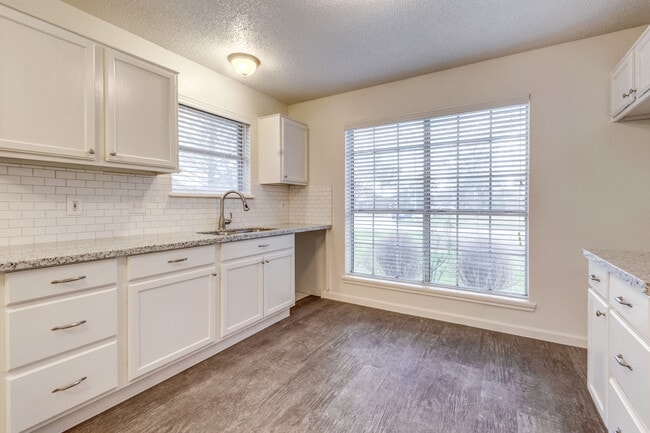 Building Photo - Charming 2 Bedroom Home in La Porte, TX