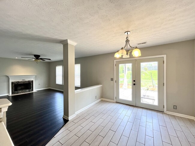 Building Photo - 4/2.5 Beautiful Nashville Craftsman in Nas...