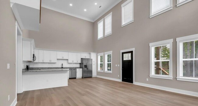Building Photo - 181 Circle Dr W
