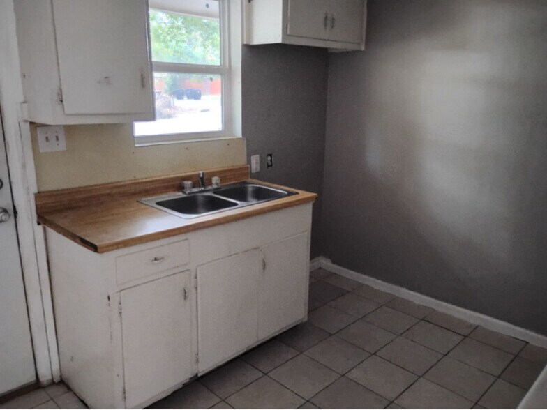 Primary Photo - 301 E Arden Dr