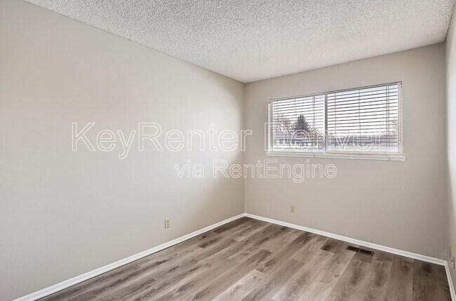 Building Photo - 588 S Carr St