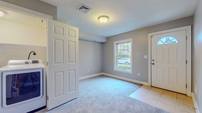 Building Photo - Spacious 2-Bedroom Townhouse with Loft – P...