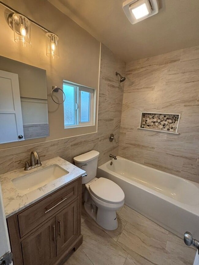 Building Photo - 1249 Sandalwood Dr