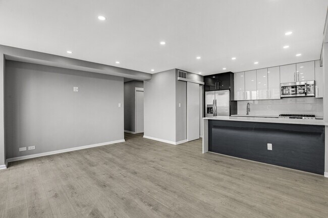 Building Photo - 3950 N Lake Shore Dr