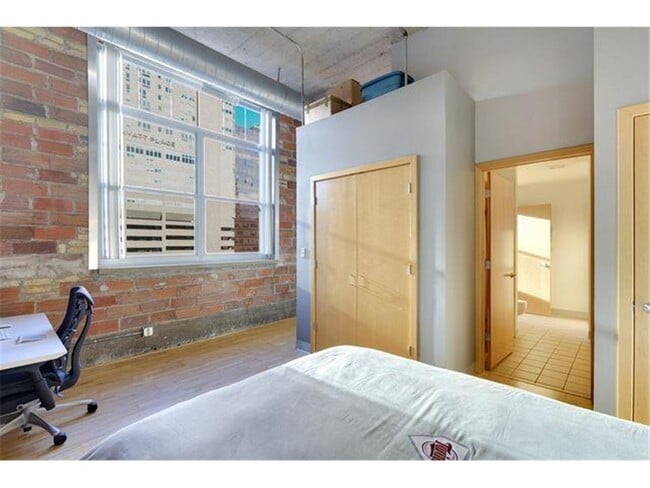 Building Photo - 521 S 7th St
