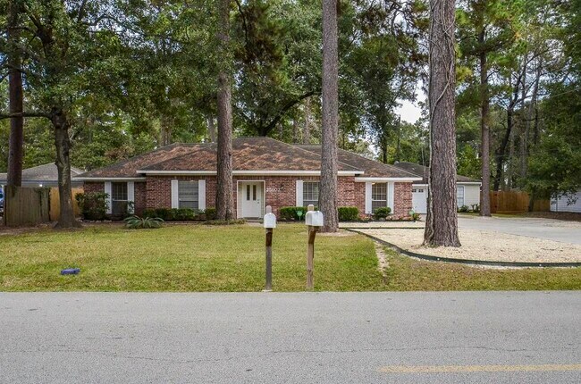 Building Photo - 25602 Oakhurst Dr