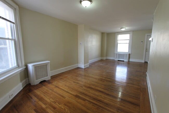 Building Photo - 124 W Pomona St