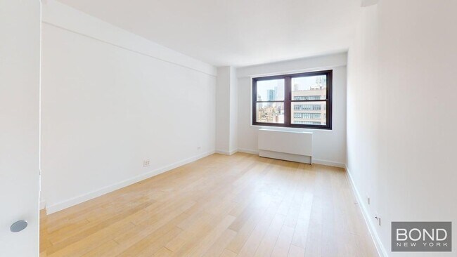 Building Photo - 222 E 39th St