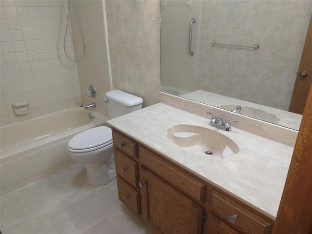 Building Photo - 6218 Paradise Dr