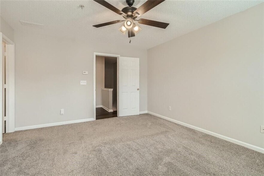 Building Photo - 707 Breeze Ln