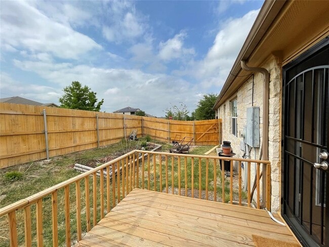 Building Photo - 600 Lakemont Dr