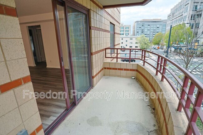 Building Photo - 2400 Clarendon Blvd