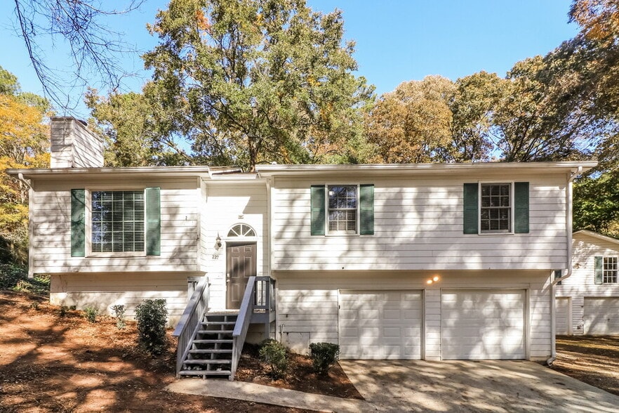 Primary Photo - 222 Cove Rd