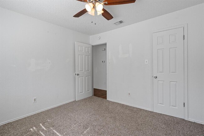 Building Photo - 5501 Spring Meadow Rd
