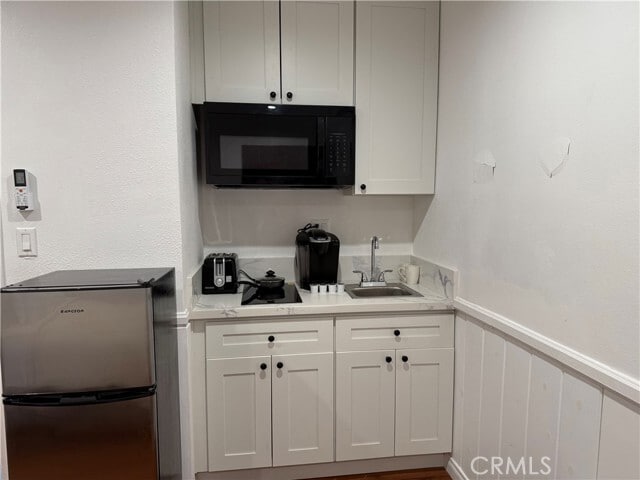 Building Photo - 7029 Bellaire Ave