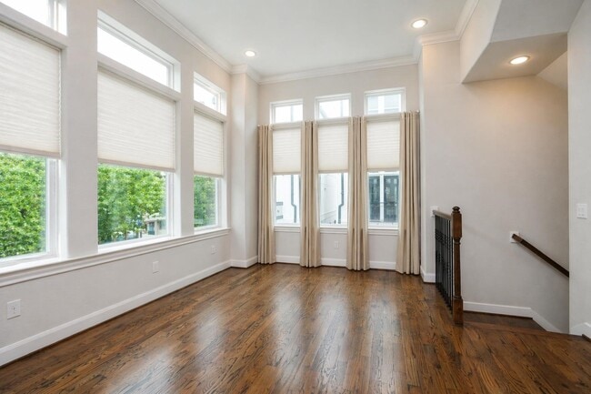 Building Photo - 2212 Stuart St