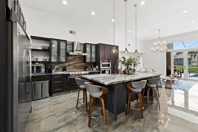 Building Photo - 10792 Queen Palm Ct