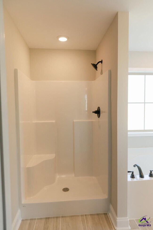 Building Photo - 608 Daisy Dr