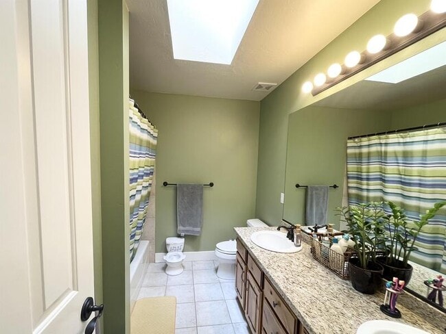 Building Photo - 2035 Quartzridge Dr