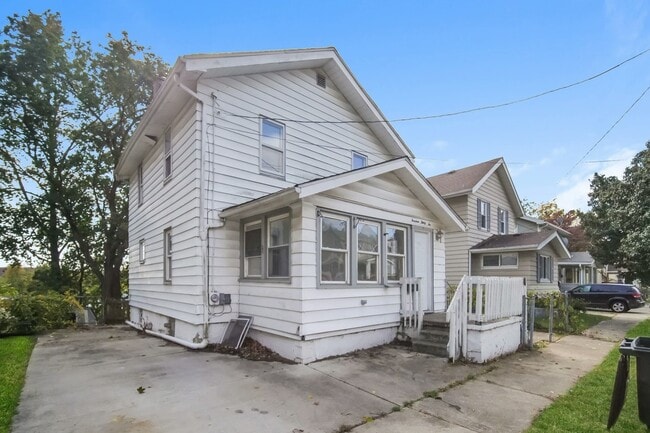 Primary Photo - 1432 Sara Ave