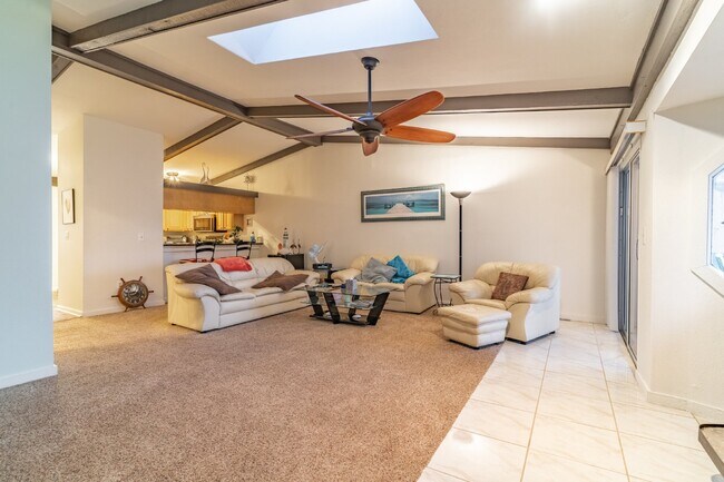 Building Photo - Gorgeous 2/2 condo at Indian Shores