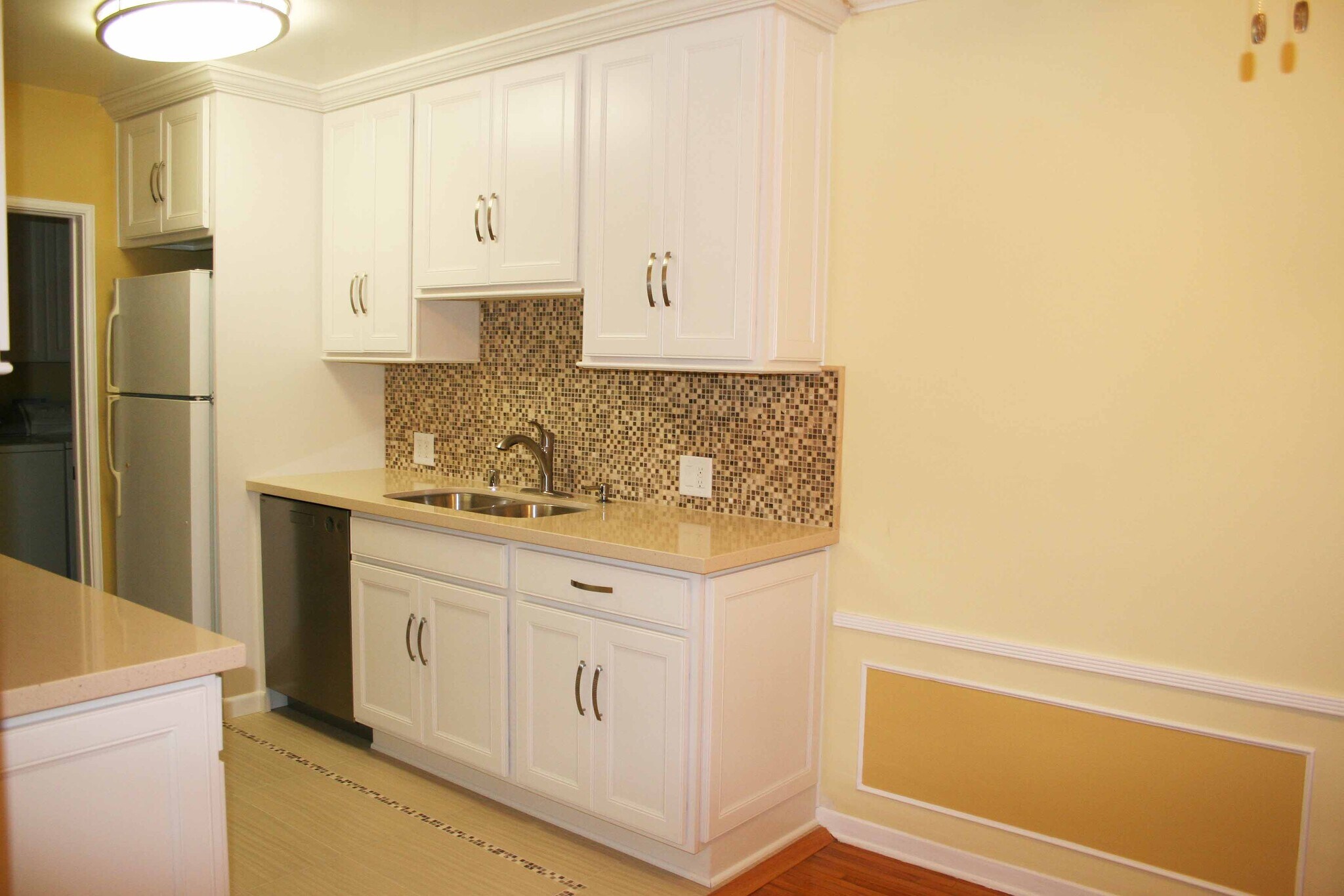 Building Photo - 831 Alandele Ave