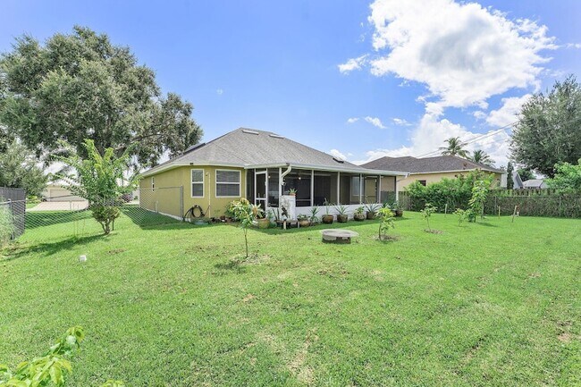 Building Photo - 1622 SW Realty St