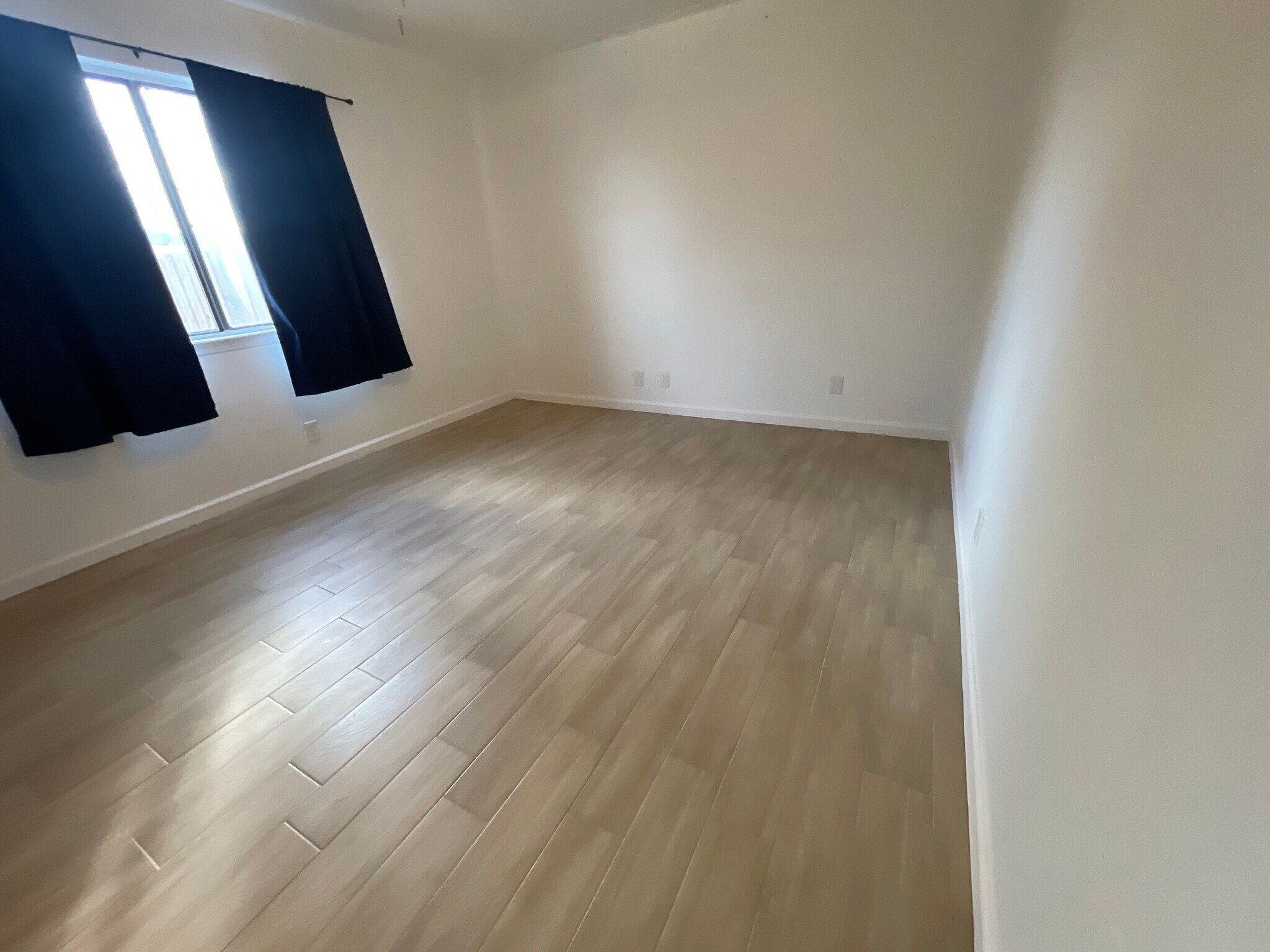 Building Photo - Room in House on Southwest Dr