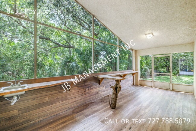 Building Photo - 8433 Poydras Ln