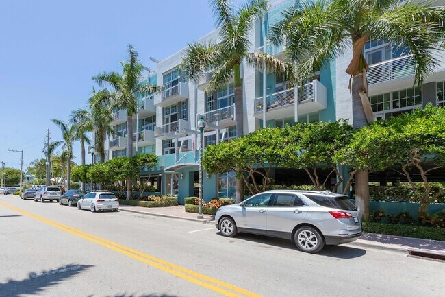 Building Photo - 180 NE 4th Ave