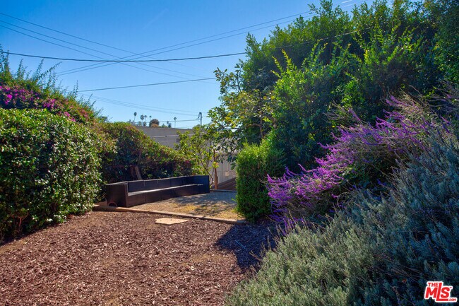 Building Photo - 3248 Descanso Dr