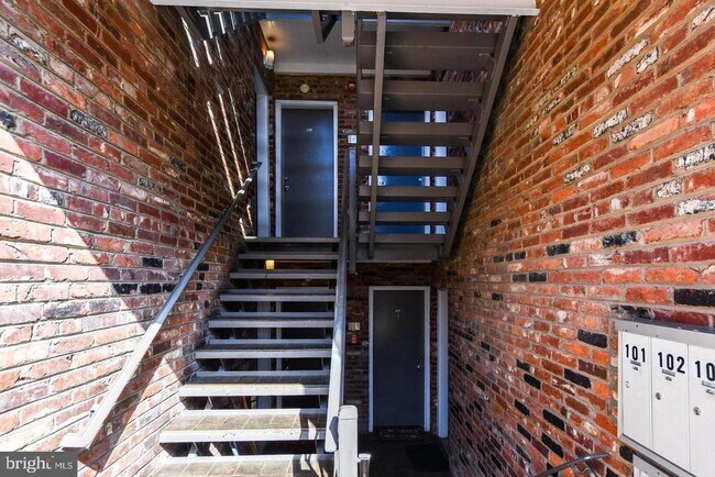 Building Photo - 1386 Bryant St NE