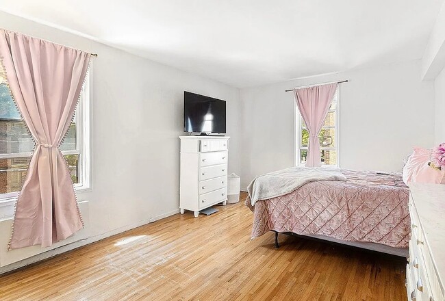 Building Photo - 6535 Broadway