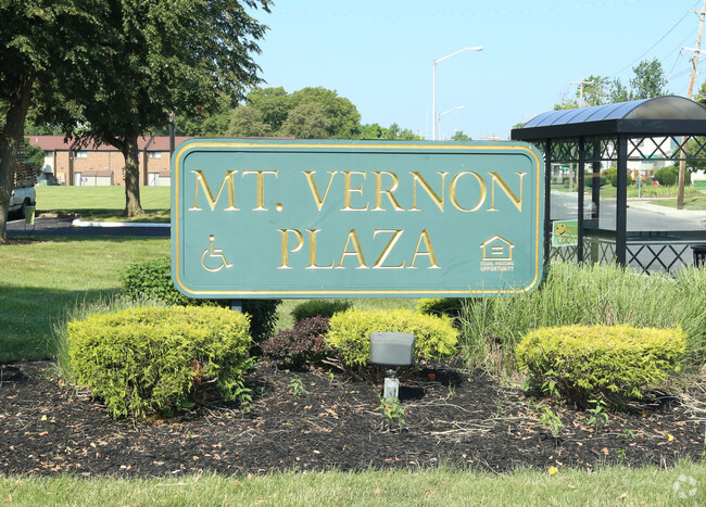 Pylon Sign - Mt Vernon Plaza I