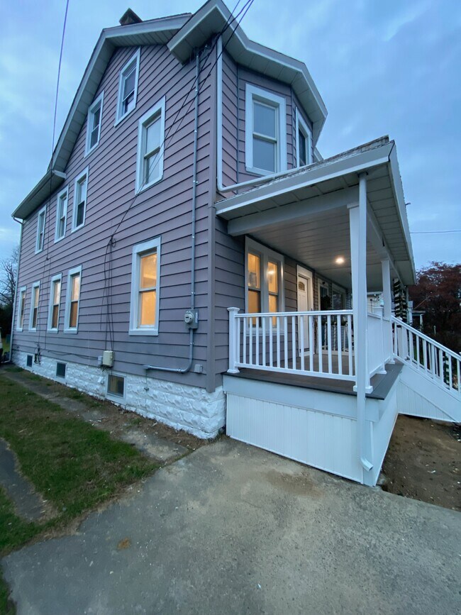 Building Photo - 83 Park Ave